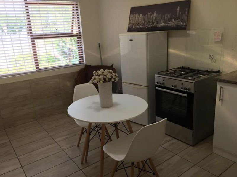 House To Rent in Paulshof - Photo 3