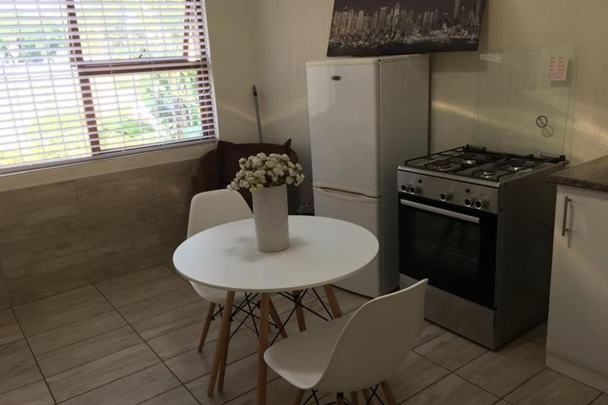 House To Rent in Paulshof - Photo 3