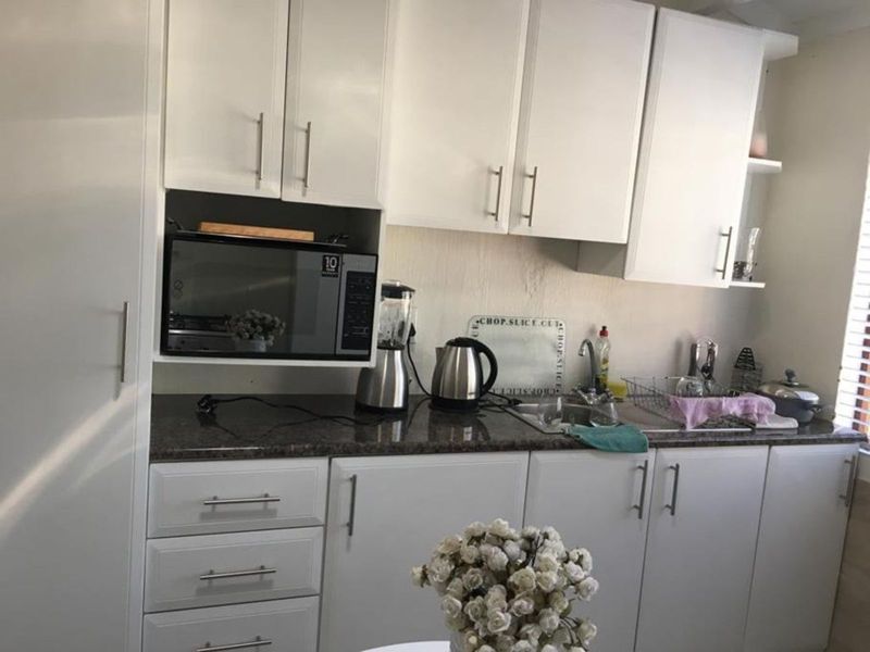 House To Rent in Paulshof - Photo 2