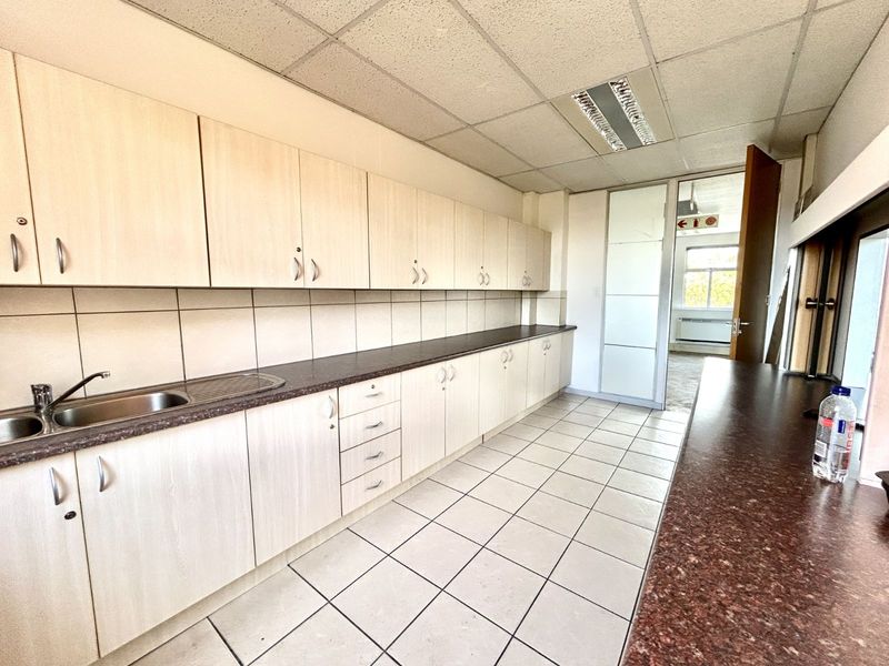 Office To Rent in Menlyn - Photo 8