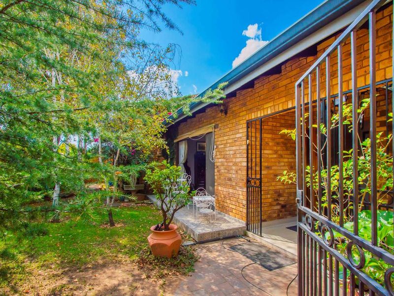 House For Sale in Randpark Ridge - Photo 2