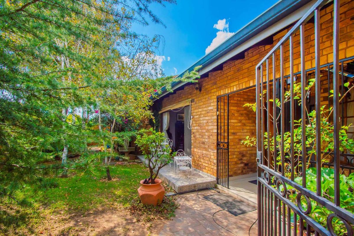House For Sale in Randpark Ridge - Photo 2