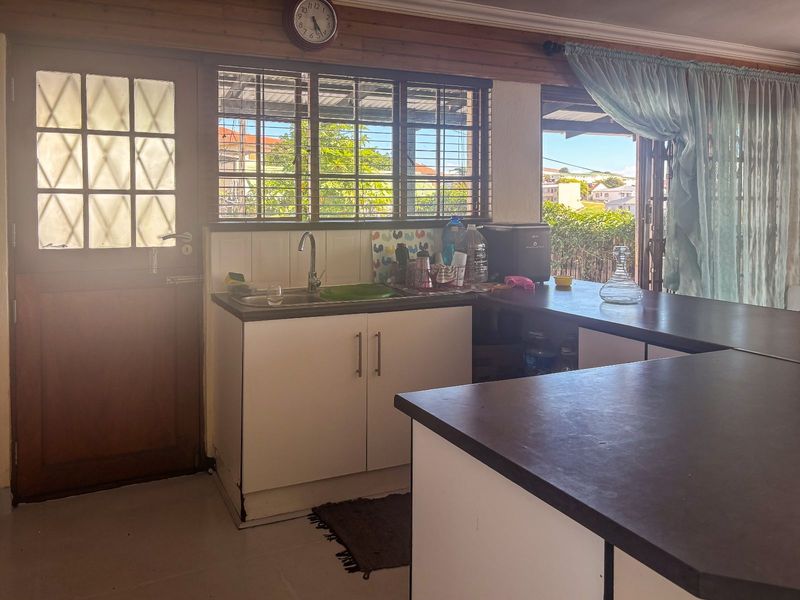 House For Sale in Richmond Hill - Photo 4