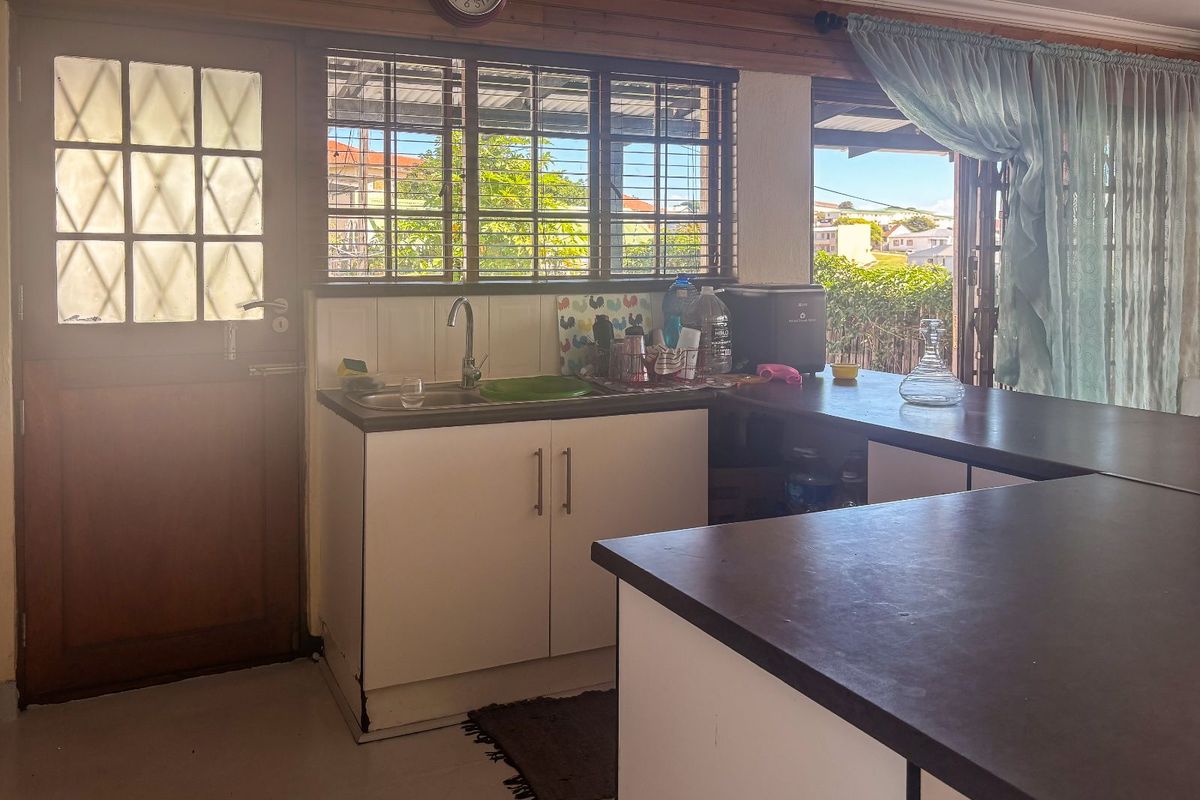 House For Sale in Richmond Hill - Photo 4