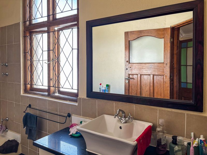 House For Sale in Richmond Hill - Photo 10