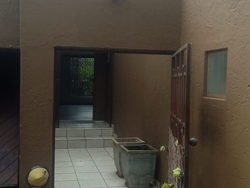 Townhouse For Sale in Roodekrans - Photo 4