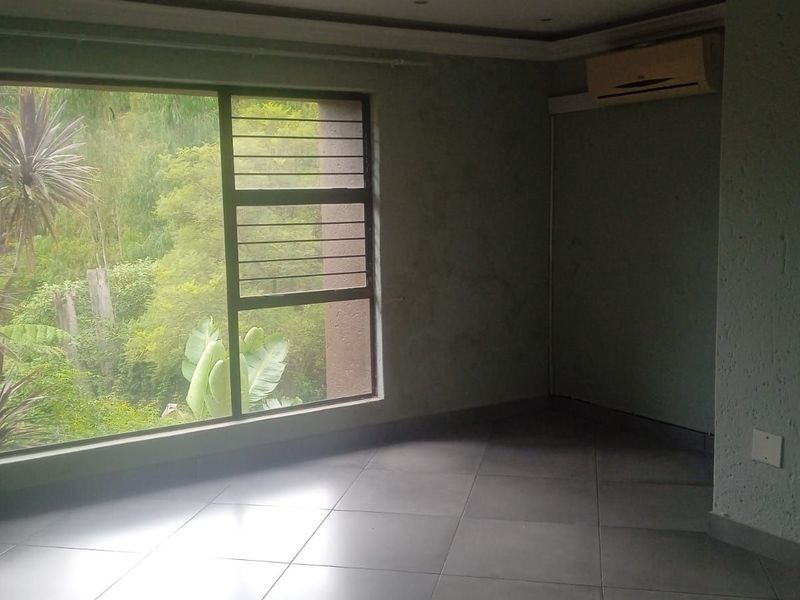 Townhouse For Sale in Roodekrans - Photo 10