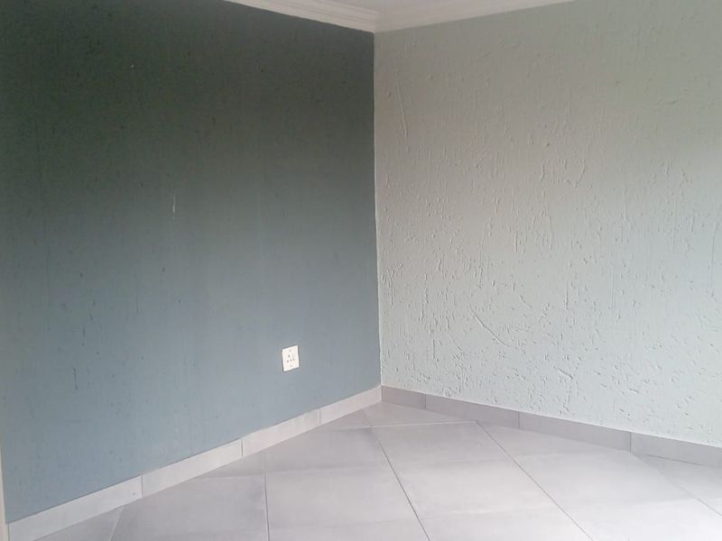 Townhouse For Sale in Roodekrans - Photo 6