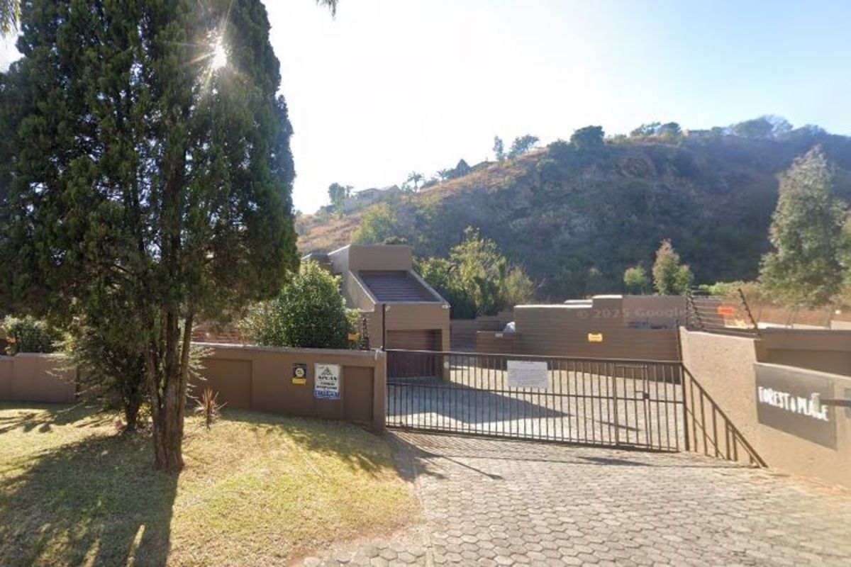 Townhouse For Sale in Roodekrans - Photo 2