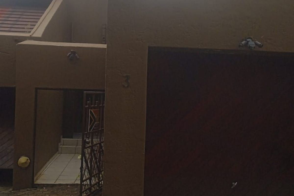 Townhouse For Sale in Roodekrans - Photo 3