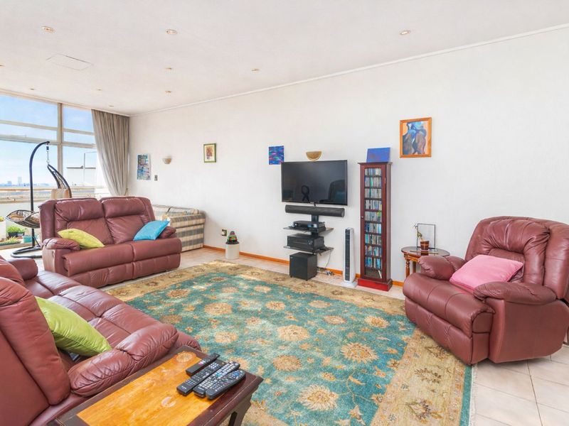 House For Sale in Killarney - Photo 3