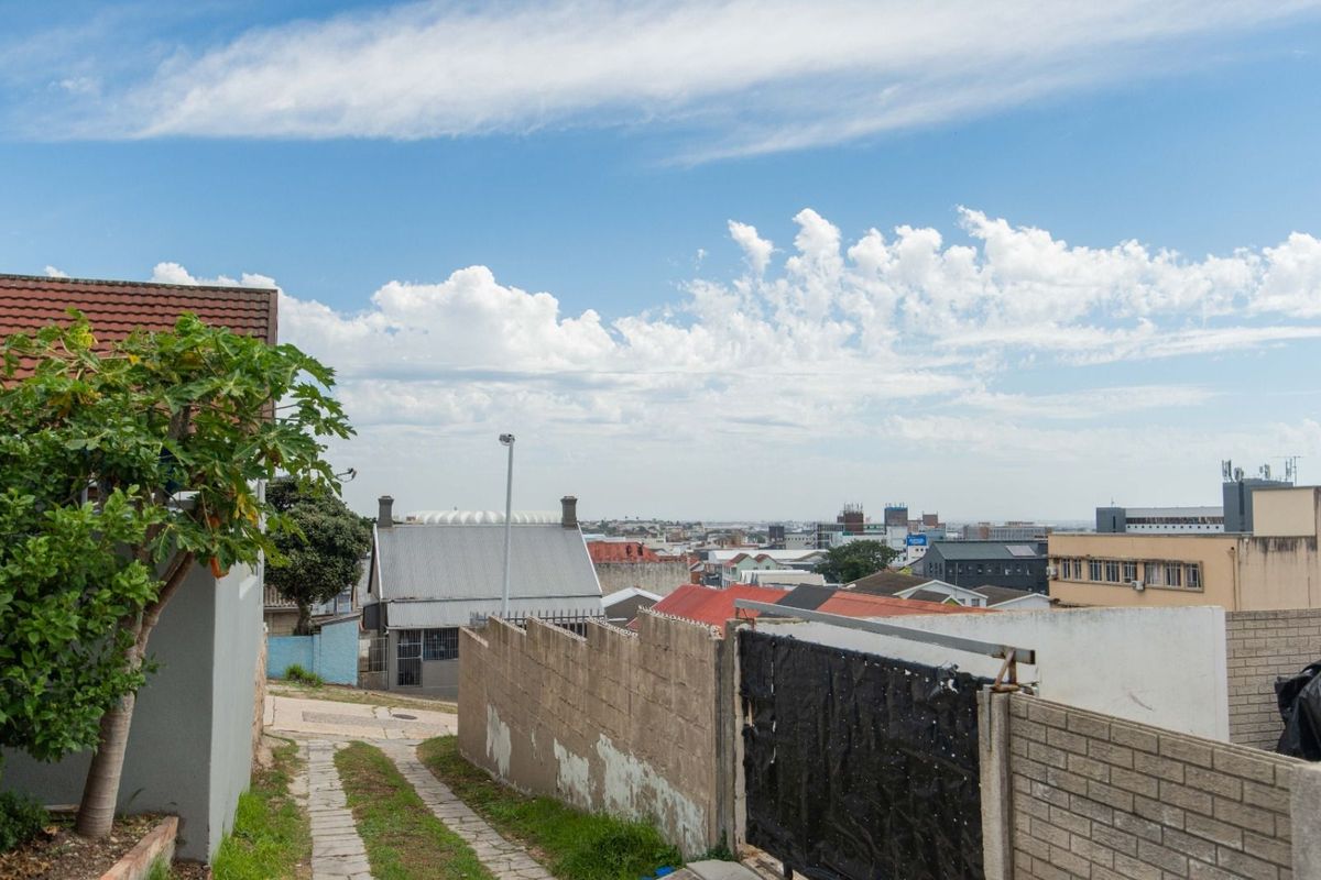 House For Sale in North End - Photo 3