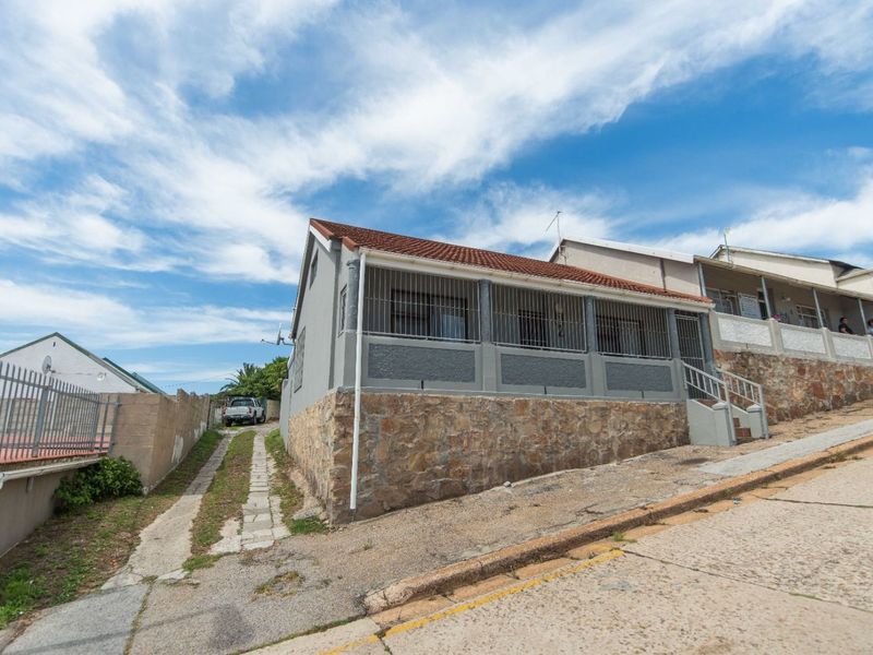 House For Sale in North End - Photo 2