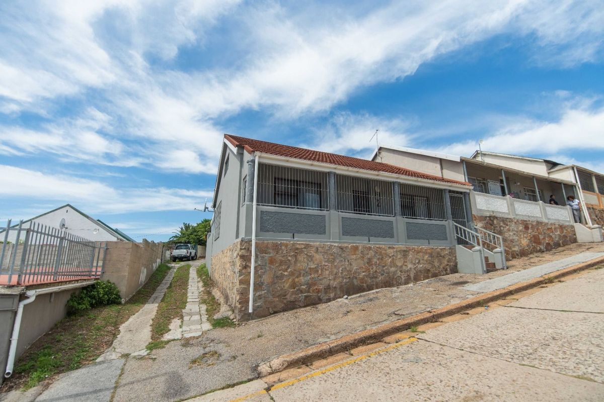 House For Sale in North End - Photo 2