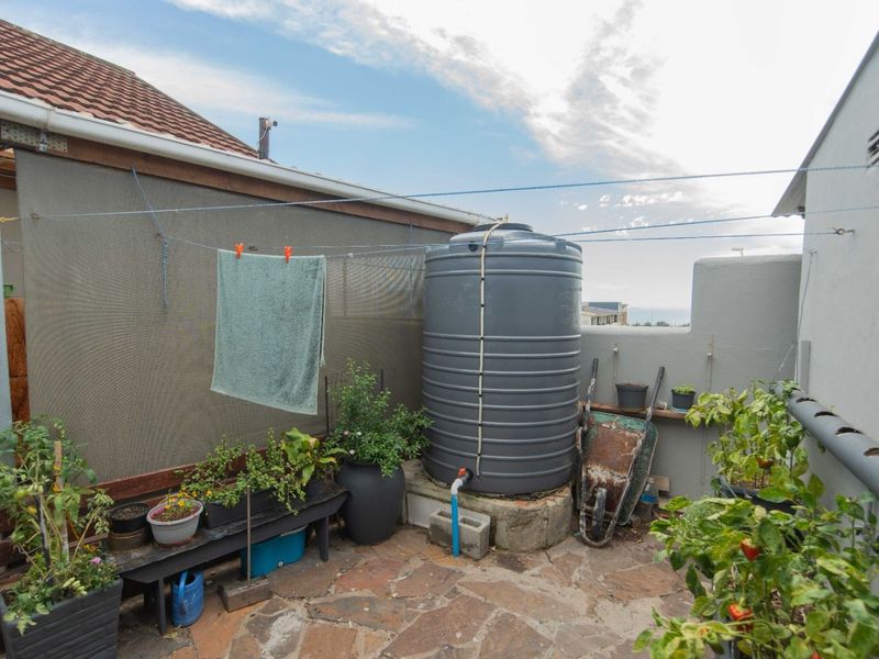 House For Sale in North End - Photo 8