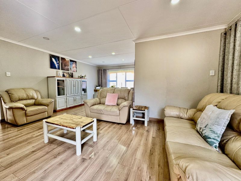 House For Sale in Secunda Central - Photo 5
