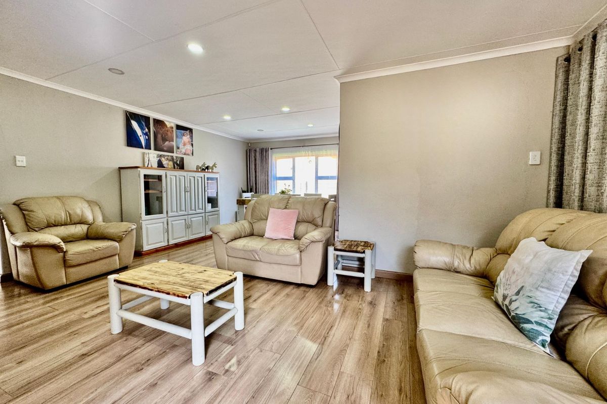 House For Sale in Secunda Central - Photo 5