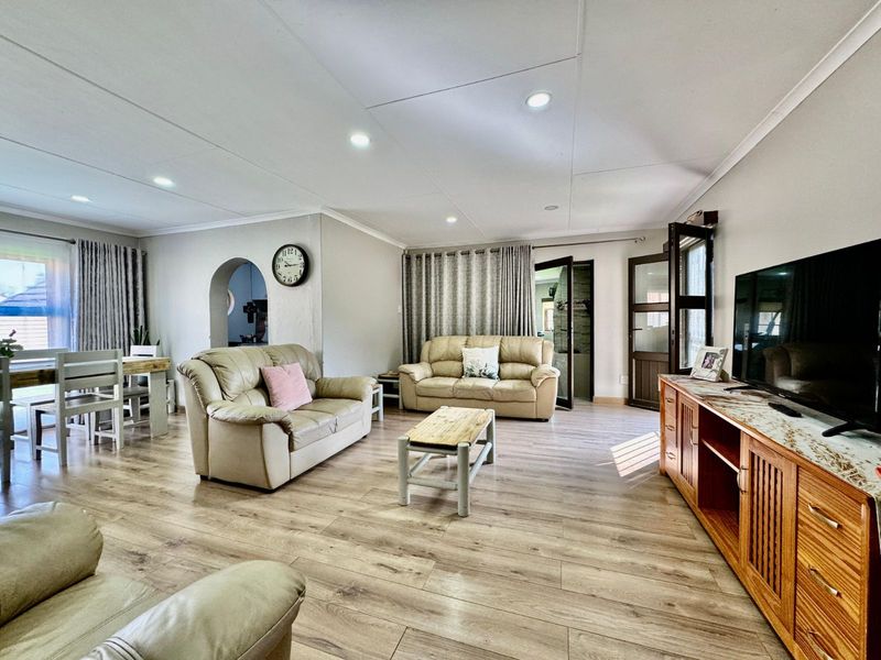 House For Sale in Secunda Central - Photo 4