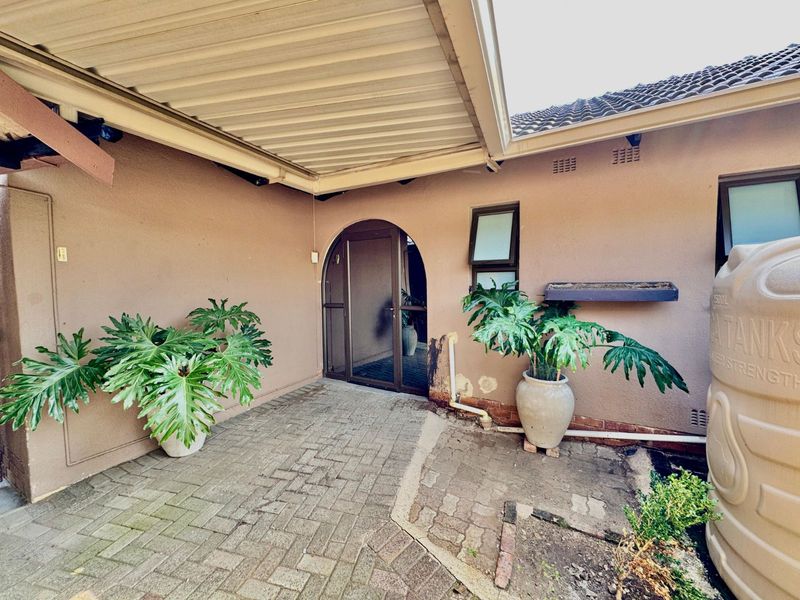 House For Sale in Secunda Central - Photo 3