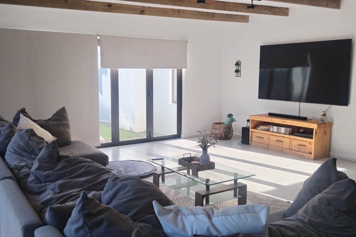 House To Rent in High Riding Country Estate - Photo 4