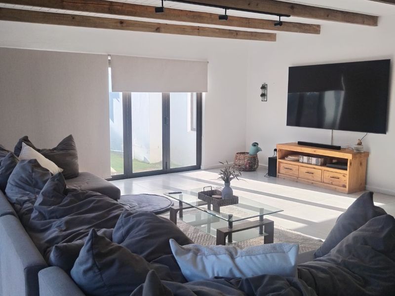 House To Rent in High Riding Country Estate - Photo 2