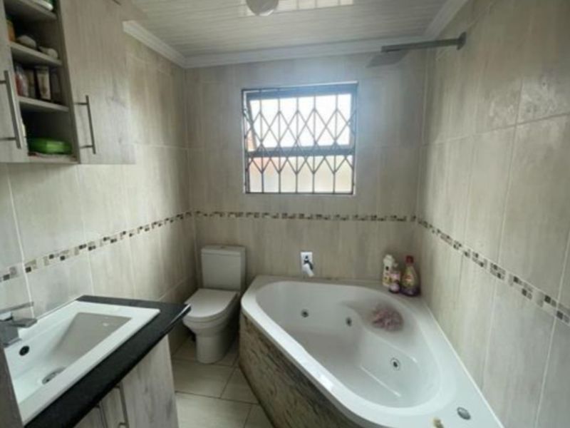 House To Rent in Waterfall - Photo 9