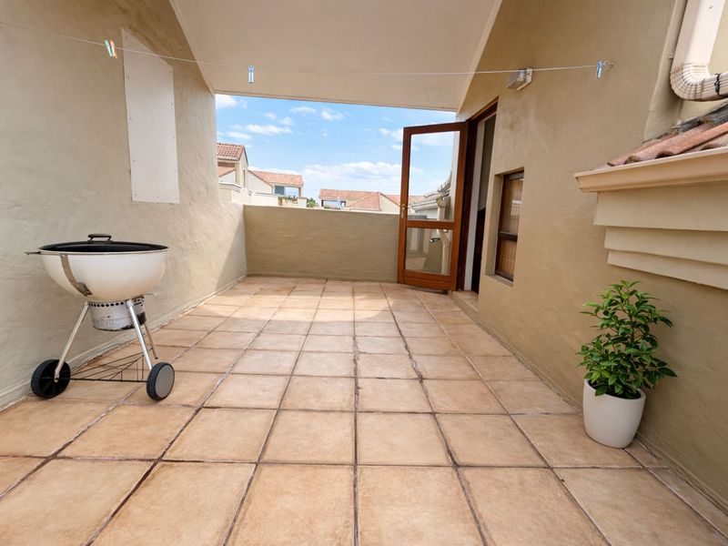 Apartment For Sale in Douglasdale - Photo 3