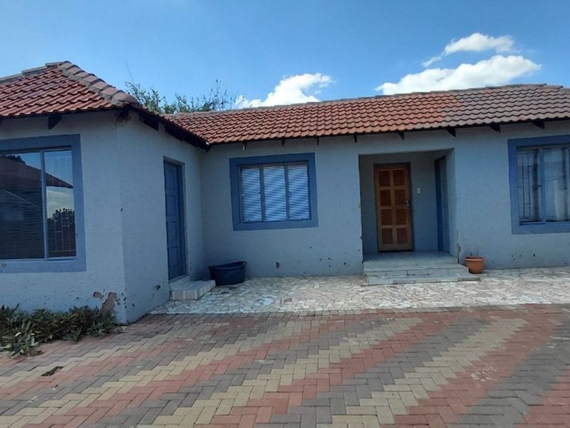 House For Sale in Flora Park - Photo 6