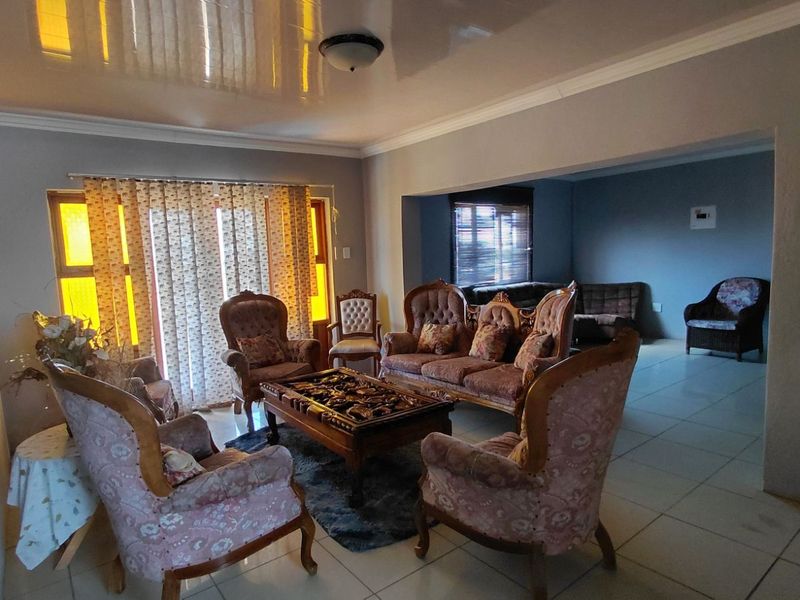 House For Sale in Flora Park - Photo 7