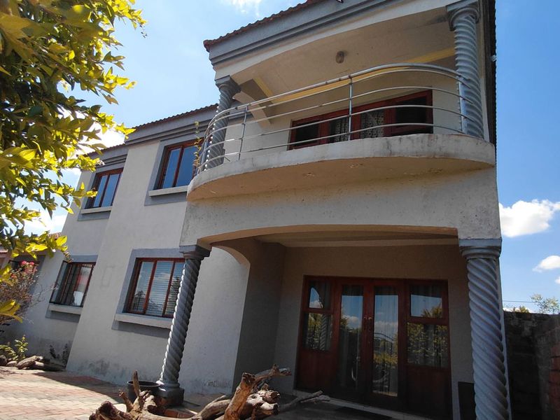 House For Sale in Flora Park - Photo 2