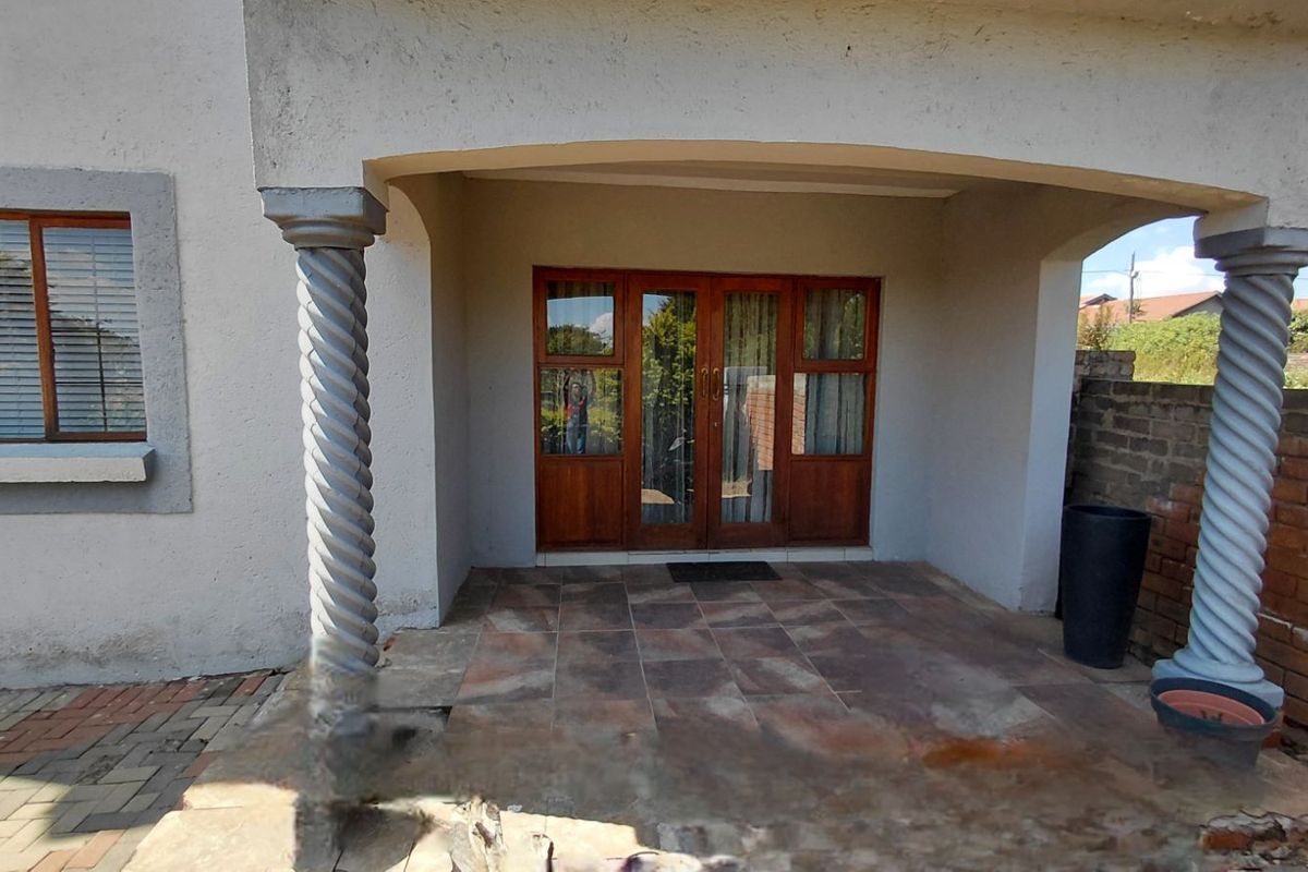House For Sale in Flora Park - Photo 4