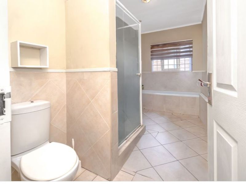 Townhouse For Sale in Ferndale - Photo 9