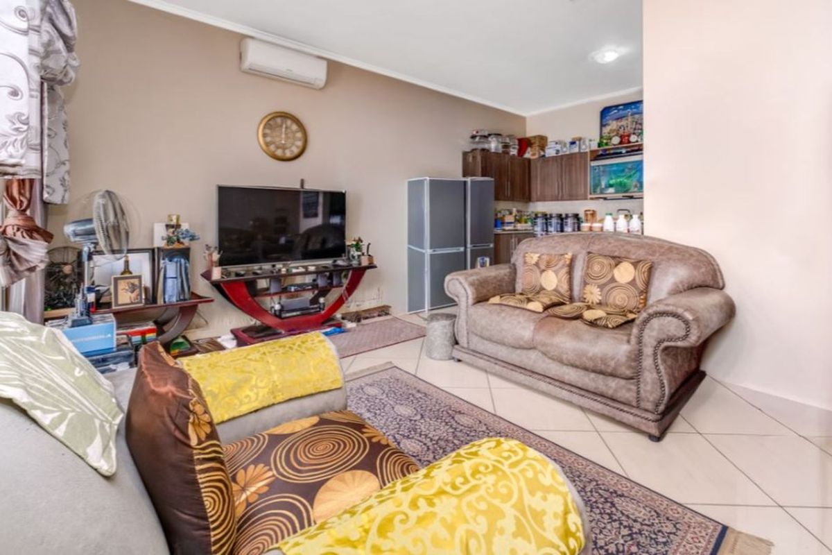 Townhouse For Sale in Ferndale - Photo 2