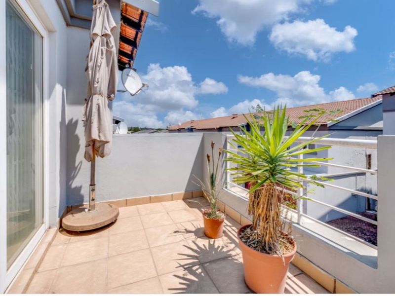 Townhouse For Sale in Ferndale - Photo 5