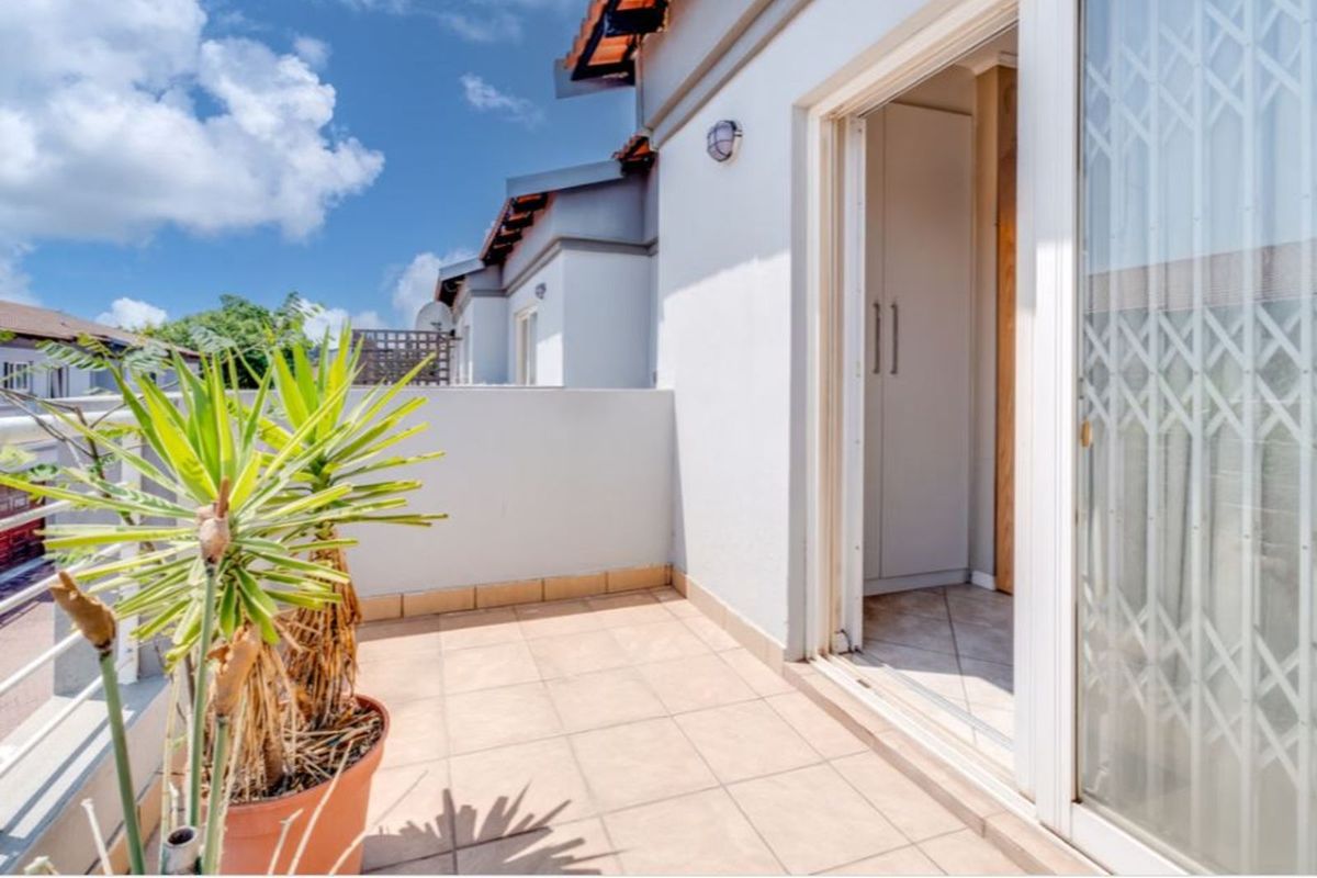 Townhouse For Sale in Ferndale - Photo 4