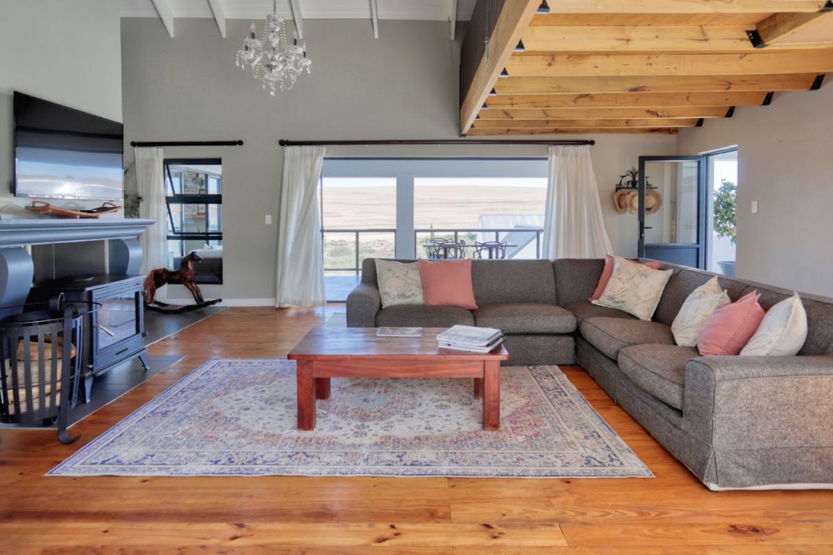 House For Sale in Mount Royal Golf Estate - Photo 2