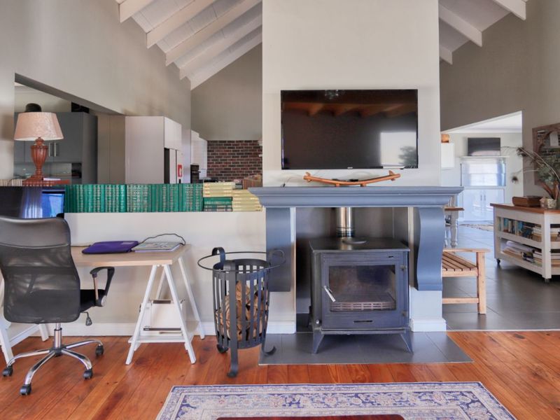 House For Sale in Mount Royal Golf Estate - Photo 4