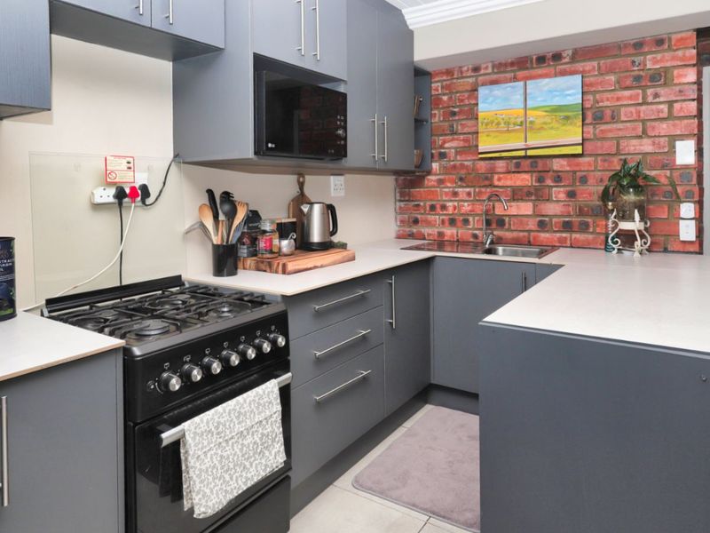 House For Sale in Mount Royal Golf Estate - Photo 9