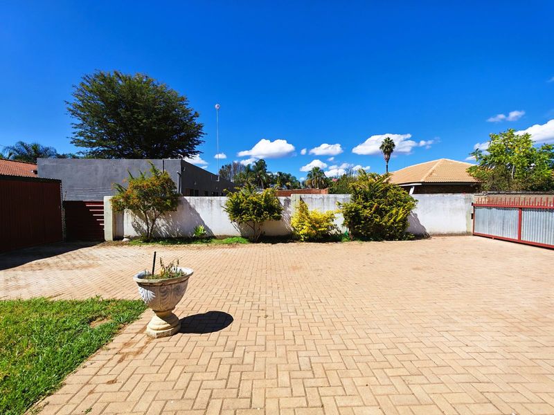 House For Sale in Modimolle Central - Photo 3