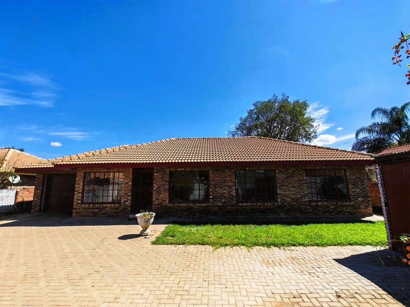 House For Sale in Modimolle Central - Photo 2