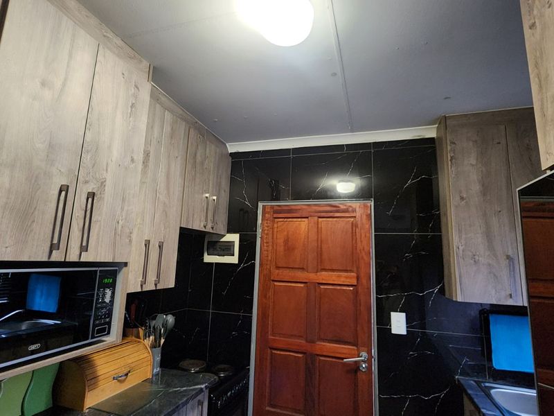 House For Sale in Riverside View - Photo 8