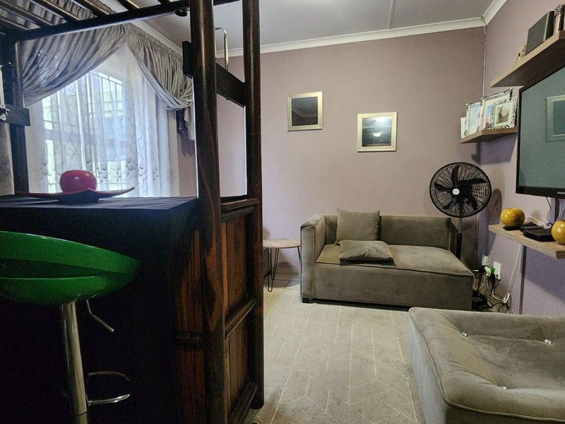 House For Sale in Riverside View - Photo 7