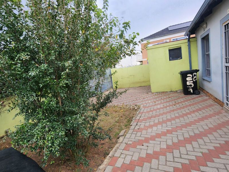 House For Sale in Riverside View - Photo 3