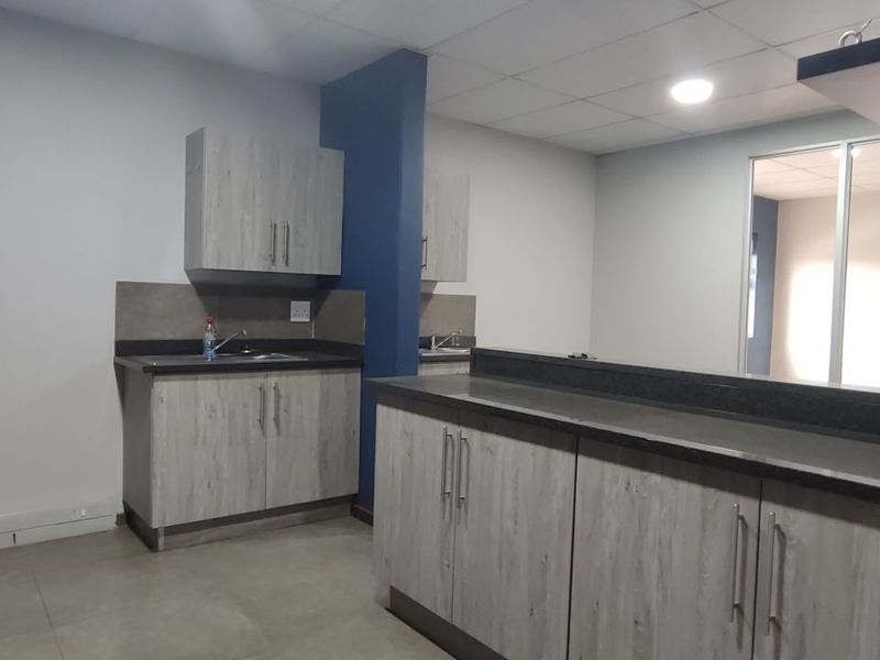 Office To Rent in Silver Lakes - Photo 4