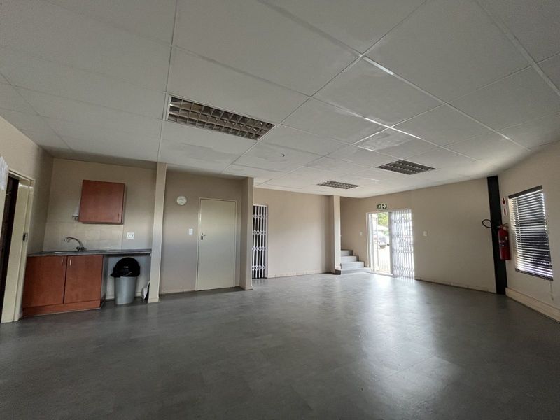 Industrial To Rent in Rooihuiskraal - Photo 10