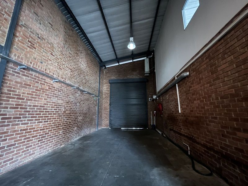 Industrial To Rent in Rooihuiskraal - Photo 9