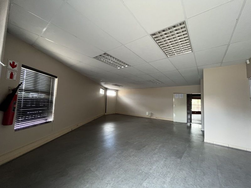 Industrial To Rent in Rooihuiskraal - Photo 8