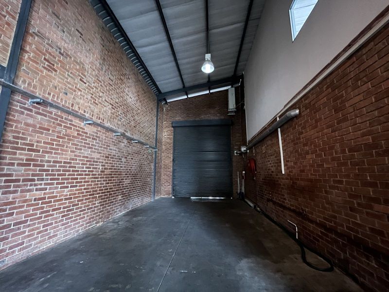 Industrial To Rent in Rooihuiskraal - Photo 7
