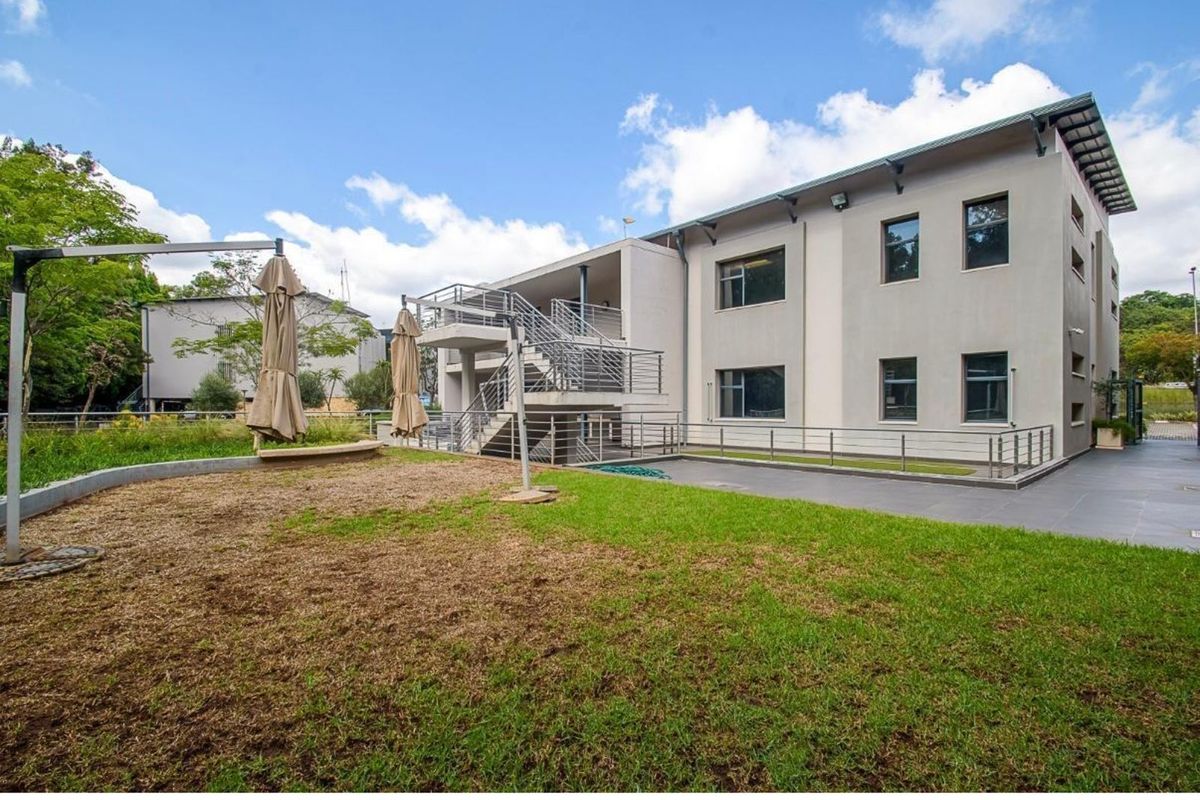 Office For Sale in Equestria - Photo 4