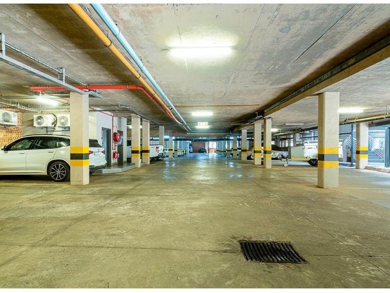 Office For Sale in Equestria - Photo 2